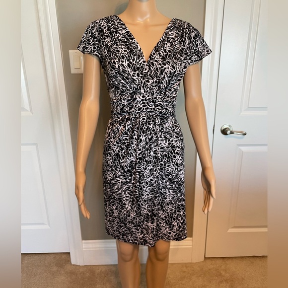 Tahari petite dress - Picture 3 of 8